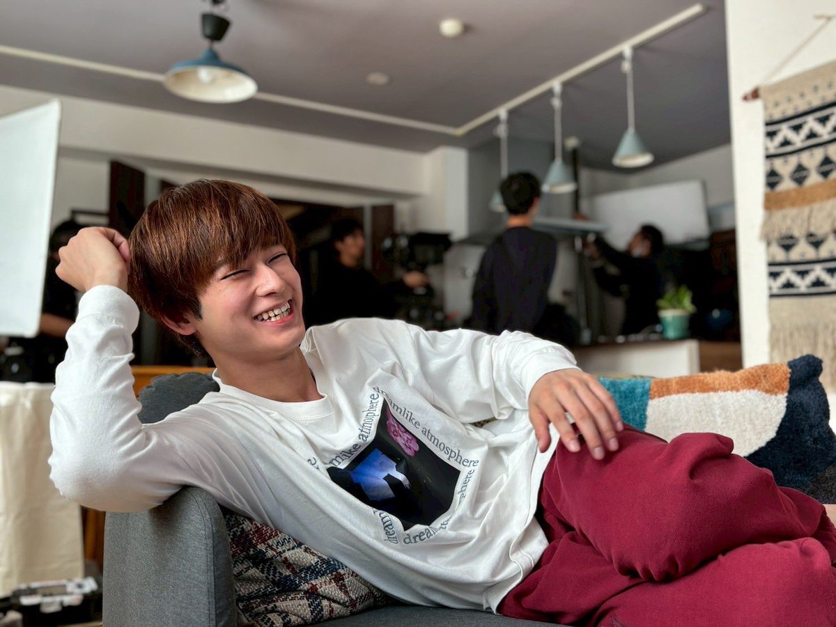 なんか湊メガネかけてます。

ドラマ『親友の「同棲して」に「うん」て言うまで』第7話
このあと1時29分から放送です！！
航と湊が揺れ動く。
絶対にご覧ください！！

#ドラマ同棲まで
#リムレスメガネ
#CountdownToYes
#PR