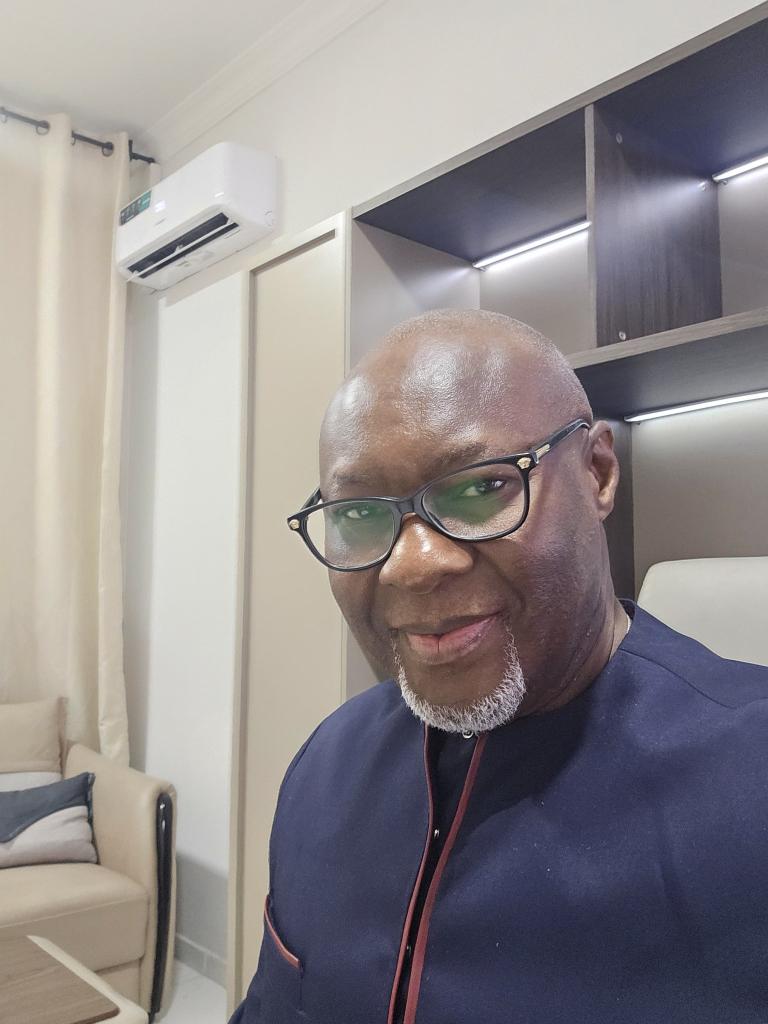 bougas1289370's tweet photo. L'eau coule vers la rivière et le diamant 💎  va chez l'excellentissime @DidaceKinwani alias #DIDI_Kinwani   , L'infinitif, l'homme diamant 💎 
Groupe #Dikin international, les diamants s'achètent à un prix imbattable. https://t.co/nyin4W5HQz