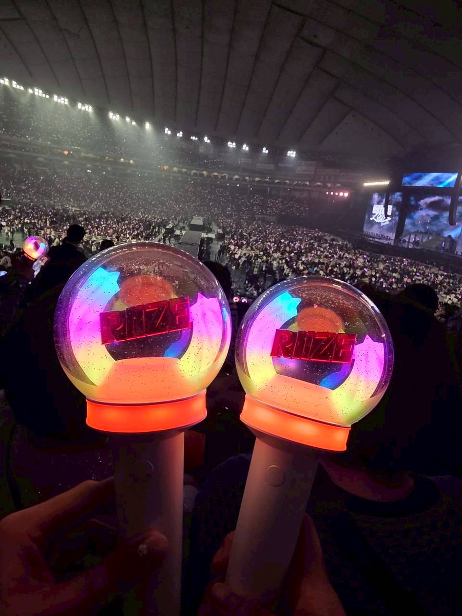 2日間RIIZEで東京ドームへ🧡
単コンでは初だったけど、ダンスに歌にかっこよくてノリノリでめちゃ楽しかった😆💕
ムビステとかドームならではの演出も圧巻で凄かった‼️
最後のタロちゃんの挨拶と涙には私ももらい泣きだったよー😭
大変良きものを見せていただき、綺麗な心で明日からも頑張れそうです✨