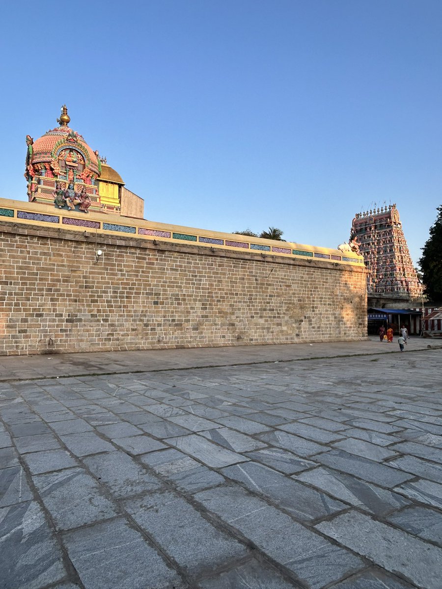 PantryCar's tweet image. Blissful Darshan at Sattainaadhar Temple! 😇

As you can see very less crowd! So hassle free superb darshan at all Sannidhis. 

What a beautiful Ambal name! “Thirunilai Naayagi” ♥️🙏🏼

#Sirkazhi #Delta #TemplesOfTamilNadu