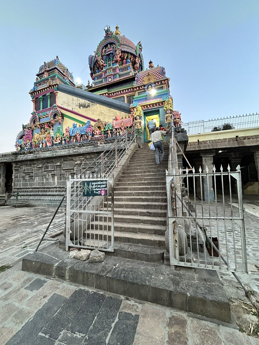 PantryCar's tweet image. Blissful Darshan at Sattainaadhar Temple! 😇

As you can see very less crowd! So hassle free superb darshan at all Sannidhis. 

What a beautiful Ambal name! “Thirunilai Naayagi” ♥️🙏🏼

#Sirkazhi #Delta #TemplesOfTamilNadu