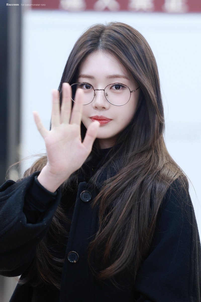 260223 도쿄→서울 

👓 너무 귀여워 ㅜㅜ

#RORA #로라 #이다인 #BABYMONSTER #베이비몬스터