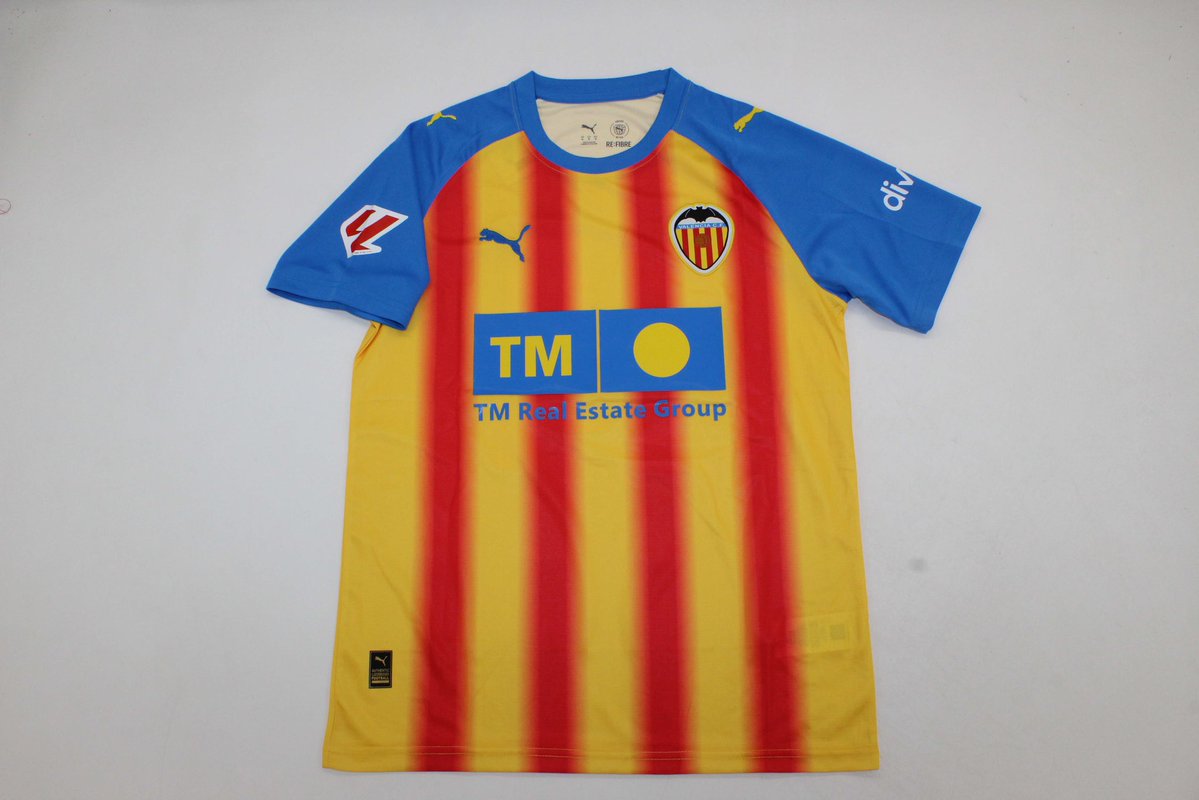 🚨 SORTEO 35K 🚨

Tengo cosicas para regalar estos días. Comenzamos con una chula: CAMISETA VALENCIA CF 25-26 (SENYERA) 🔵🔴🟡

Requisitos para participar:
1⃣ ¡Seguirme!
2⃣ Follow a <a href="/futbasketcamis5/">futbasketcamis5</a>
3⃣ RT y FAV a este tuit

En cuanto lleguemos a 600 RTs le doy al sorteo. ¡Suerte!