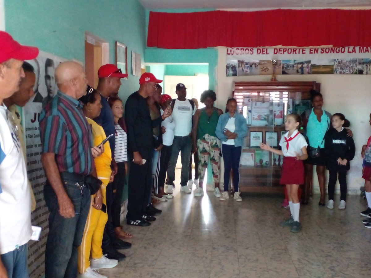 Educandos e investigadores de nuestra Institución Educativa en #SongoLaMaya hacemos llegar el abrazo y la felicitación para todos los trabajadores del <a href="/INDER/">Inder ☺</a> en su 65 aniversario. <a href="/CubaMined/">MINED</a> <a href="/dpestgo/">DGE Santiago de Cuba</a> <a href="/dme_lamaya/">DGE Songo La Maya</a> #PartidoPCC