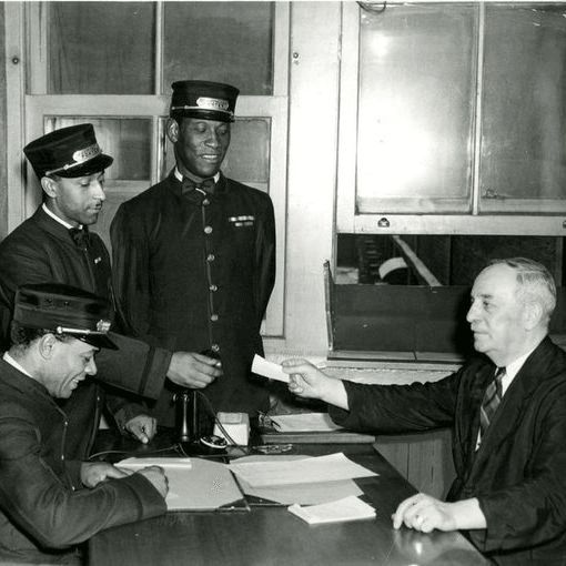 CraigBaird's tweet photo. In 1939, the OSCP joined the Brotherhood of Sleeping Car Porters as a Canadian chapter. Salary increases soon happened. Name plates were also placed in sleeping cars to provide the porter's name. This stopped the practice of calling porters "George" or "boy".

🧵10/12 https://t.co/VdezYAvOb6