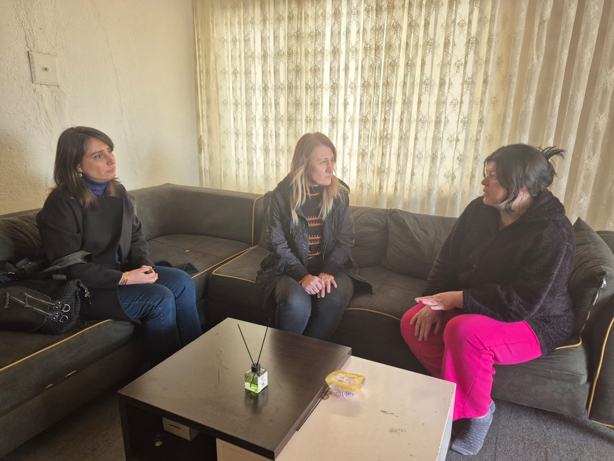 Bugün Karesi’mizde, <a href="/Akparti/">AK Parti</a> Karesi Sosyal Politikalar Başkanımız Esra Güner ve yönetim kurulu üyelerimiz ile gönüllere dokunmaya devam ettik. Mahalle mahalle, sokak sokak dolaşarak vatandaşlarımızın kapısını çaldık, hâl hatır sorduk, dertlerine ortak olduk.

Biliyoruz ki bir