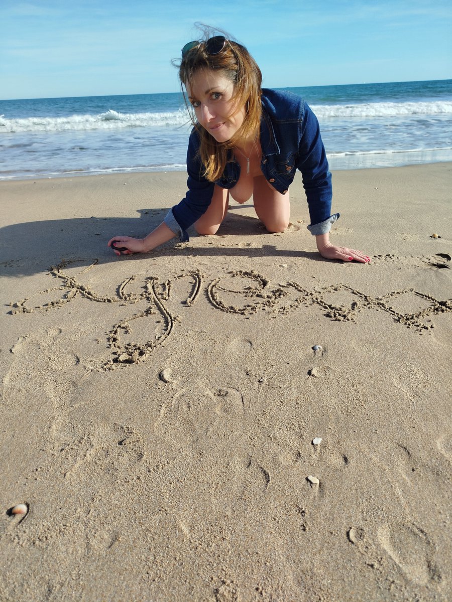 Hummm...  SNAP VIP Offert pendant la durée de ton abonnement sur 👉onlyfans.com/mysslynex ou  📷mym.fans/Lynexxx  
ou pour toutes commandes de médias personnalisés ou show privé réaliser 📷📷