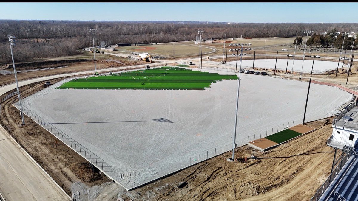 MHS19_ATHLETICS's tweet photo. Construction continues at Veterans Park!

The snow set us back just a bit, but progress is happening every single day. Crews are working hard, and we’re now roughly a month away from completion. The vision is becoming reality very soon! https://t.co/lV9SaweSve