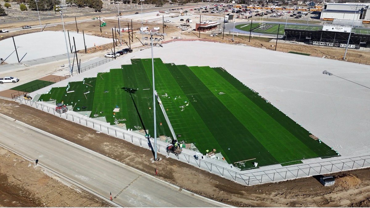 MHS19_ATHLETICS's tweet photo. Construction continues at Veterans Park!

The snow set us back just a bit, but progress is happening every single day. Crews are working hard, and we’re now roughly a month away from completion. The vision is becoming reality very soon! https://t.co/lV9SaweSve
