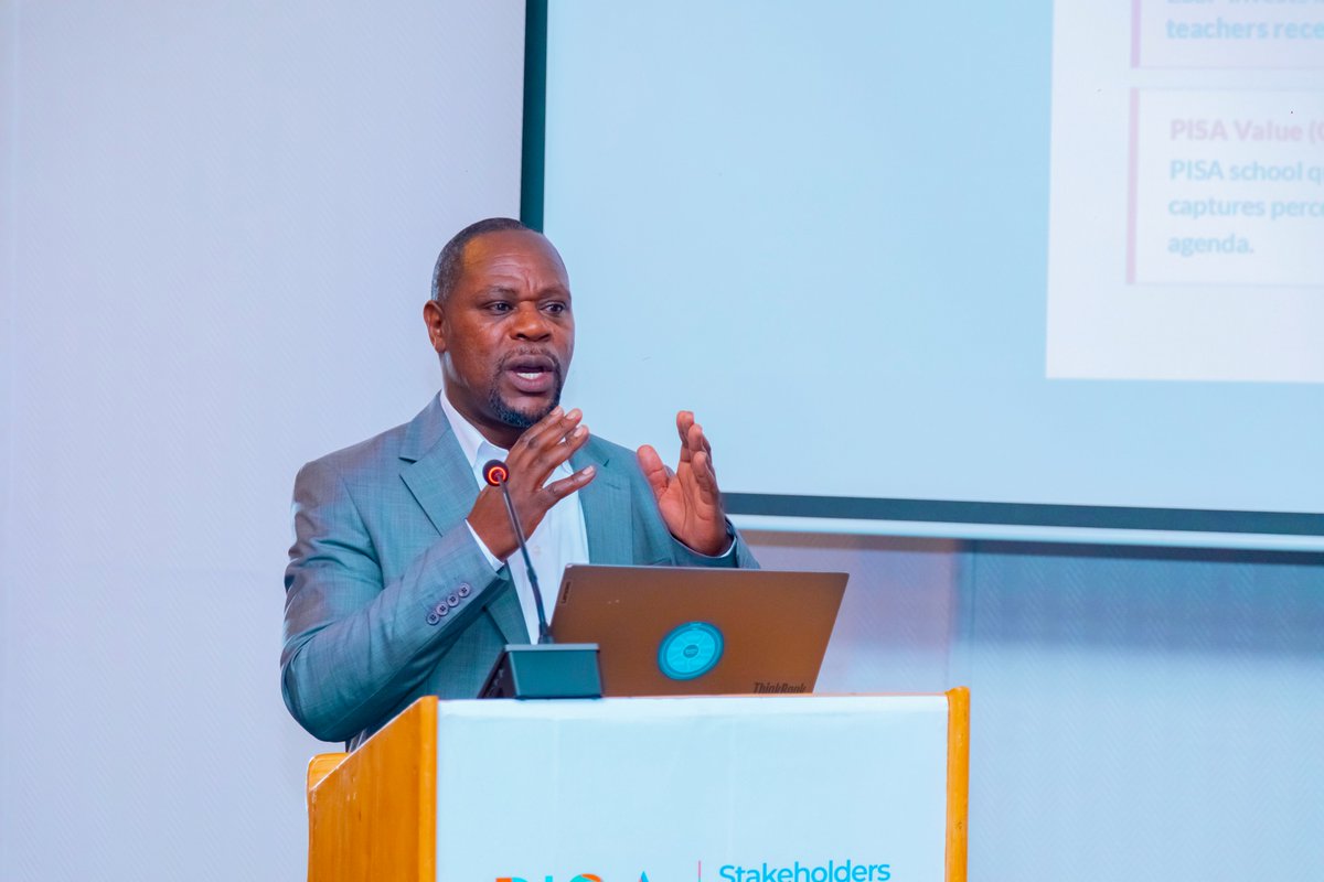NESA_Rwanda's tweet photo. Ministeri y’Uburezi ibinyujije mu kigo cy’Igihugu Gishinzwe Ibizamini n’Ubugenzuzi bw’Amashuri (NESA) yateguye inama nyunguranabitekerezo yahuje abafatanyabikorwa mu burezi kuva tariki 23-24 Gashyantare, 2026, mu rwego rwo kubafasha gusobanukirwa neza isuzuma rya PISA, intego n’impamvu u Rwanda rwitabiriye PISA 2025, no gukusanya ibitekerezo ku bizibandwaho mugukora ubusesenguzi na raporo y’igihugu. 
Iyi nama yahuje abayobozi b’amashuri, ababyeyi, abayobozi b’uturere bungurije bashinzwe imibereho myiza y’abaturage, abashinzwe uburezi mu turere, abafatanyabikorwa, n’abayobozi ku rwego rw’igihugu bafite aho bahuriye n’uburezi n’ibarurisha mibare ndetse n’abanyamakuru.
 Ni nyuma y’uko u Rwanda rwitabiriye ku nshuro ya mbere isuzuma mpuzamahanga rya PISA mu mwaka wa 2025, rikorwa n’abanyeshuri bafite imyaka 15, rigamije gupima ubumenyi n’ubushobozi bwabo mu gusoma, imibare na siyansi, harebwa uko bashobora gukoresha ibyo bize mu buzima busanzwe no mu gukemura ibibazo biri muri sosiyete.