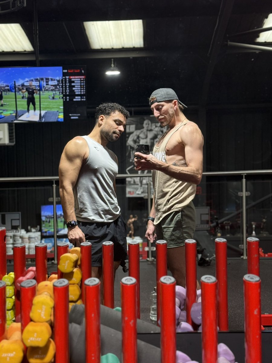 ProjectReese's tweet photo. #gym https://t.co/ZbP9igPeHP