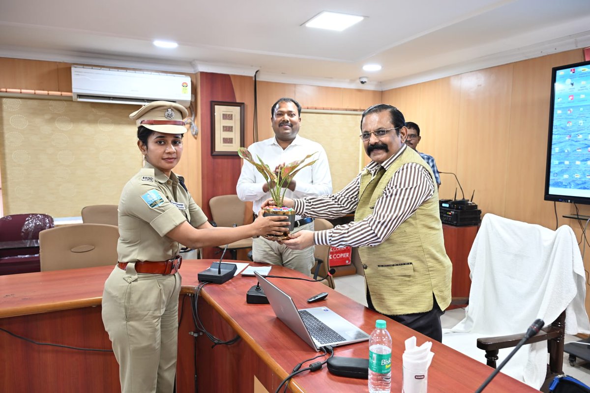 DirBpspa's tweet photo. Today, Sri B. K. Sharma, IPS (Retd.), former Director General of Police, Odisha, visited BPSPA and delivered two insightful sessions on Cyber Crime and the IT Act for the DySP Probationers of the 9th Batch. Faculty members of the Academy were also present during the sessions. https://t.co/lHb1JVzSdZ
