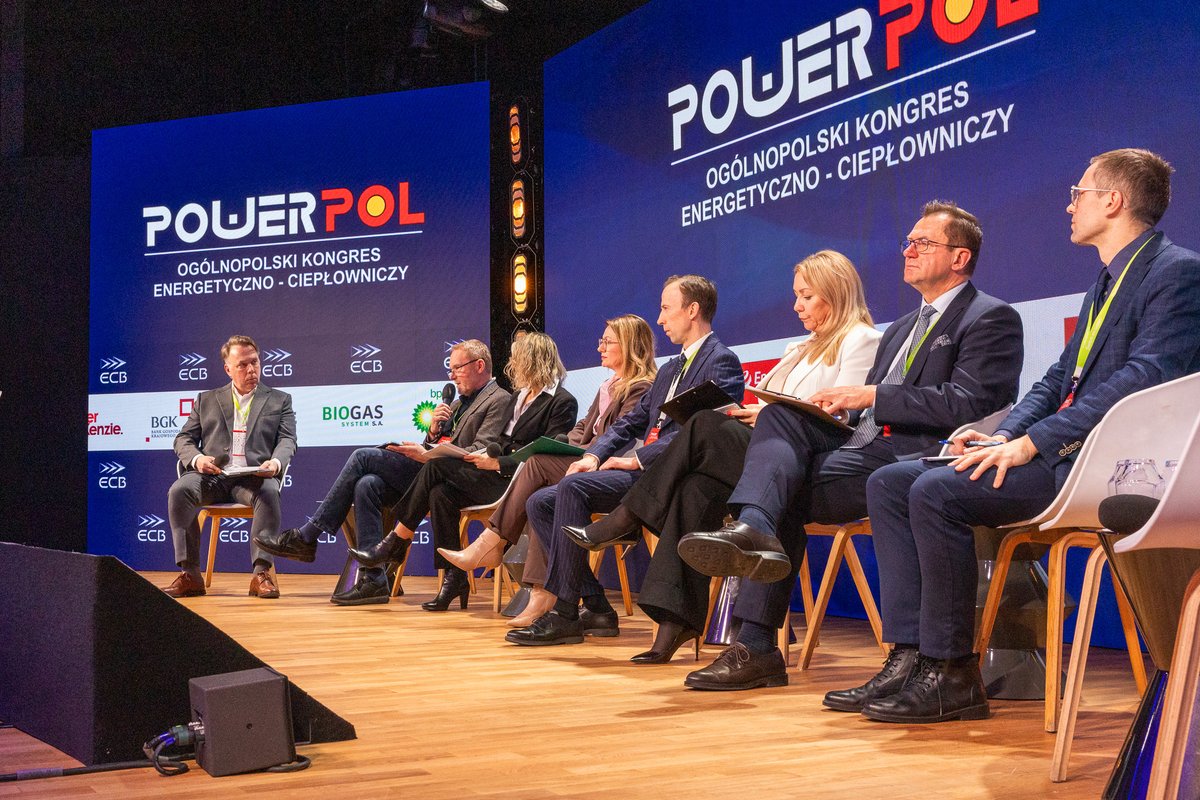 PEJ_PL's tweet image. 💬Projekt jest zabezpieczony finansowo. Największe wyzwanie dziś to budowa polskiego łańcucha dostaw. Celem jest maksymalne zaangażowanie krajowych firm i rozwój kompetencji na lata - wiceprezes Piotr Piela na #PowerPol