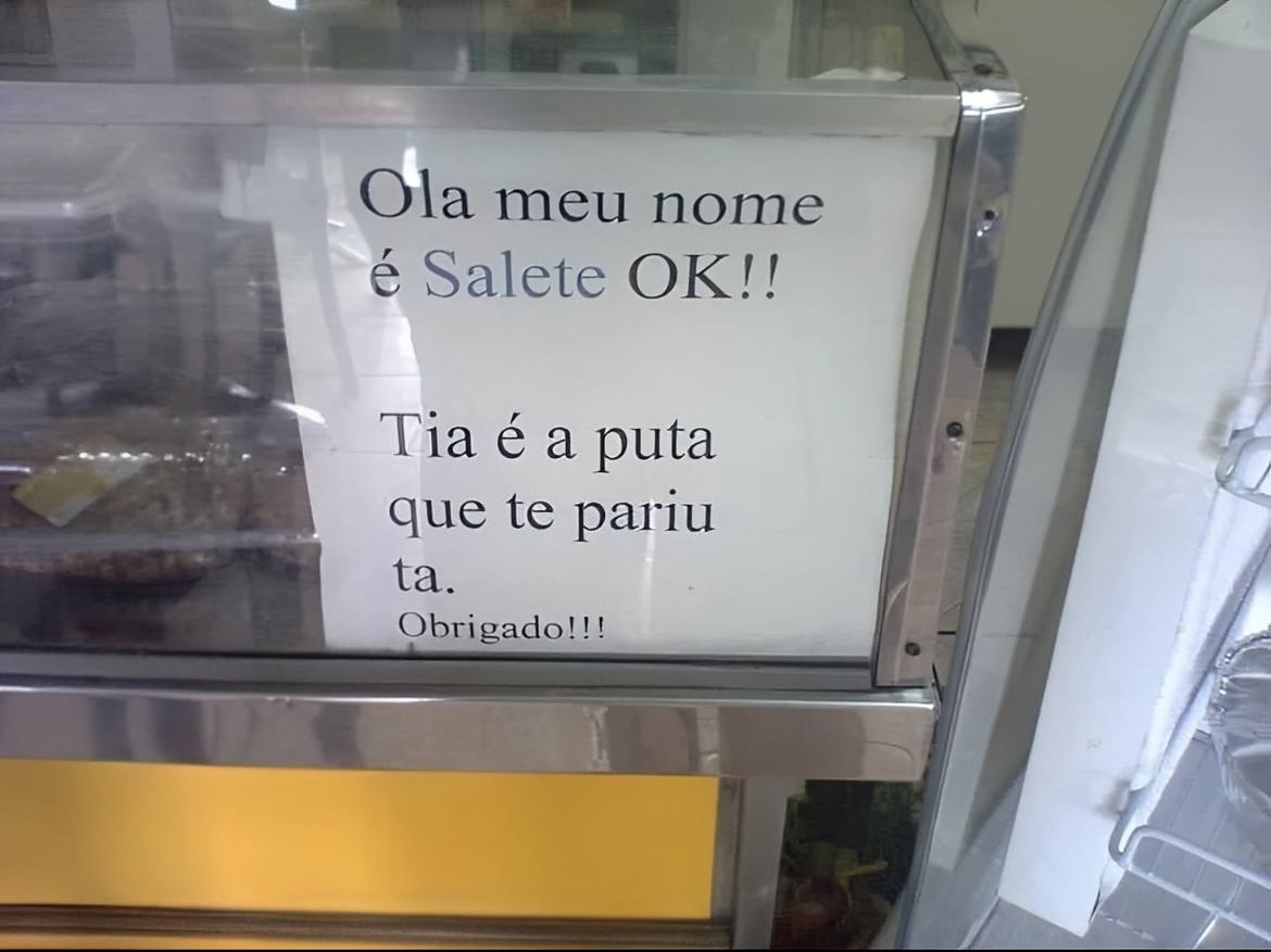Anúncios estranhos tweet media