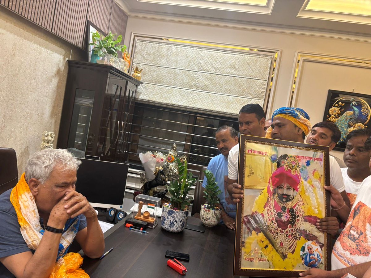 बाबा खाटू श्याम के दरबार से बाबा के दरबार तक पैदल यात्रा नरेगा कार्मिको को नियमित करने के लिए आज बाबा के आशीर्वाद से समाप्त हुई #बाबा है तो मुमकिन है <a href="/DrKirodilalBJP/">Dr. Kirodi Lal Meena</a> <a href="/RajCMO/">CMO Rajasthan</a> <a href="/DainikBhaskar/">Dainik Bhaskar</a> <a href="/rpbreakingnews/">Rajasthan Patrika</a> <a href="/GovindDotasra/">Govind Singh Dotasra</a> <a href="/ashokgehlot51/">Ashok Gehlot</a>