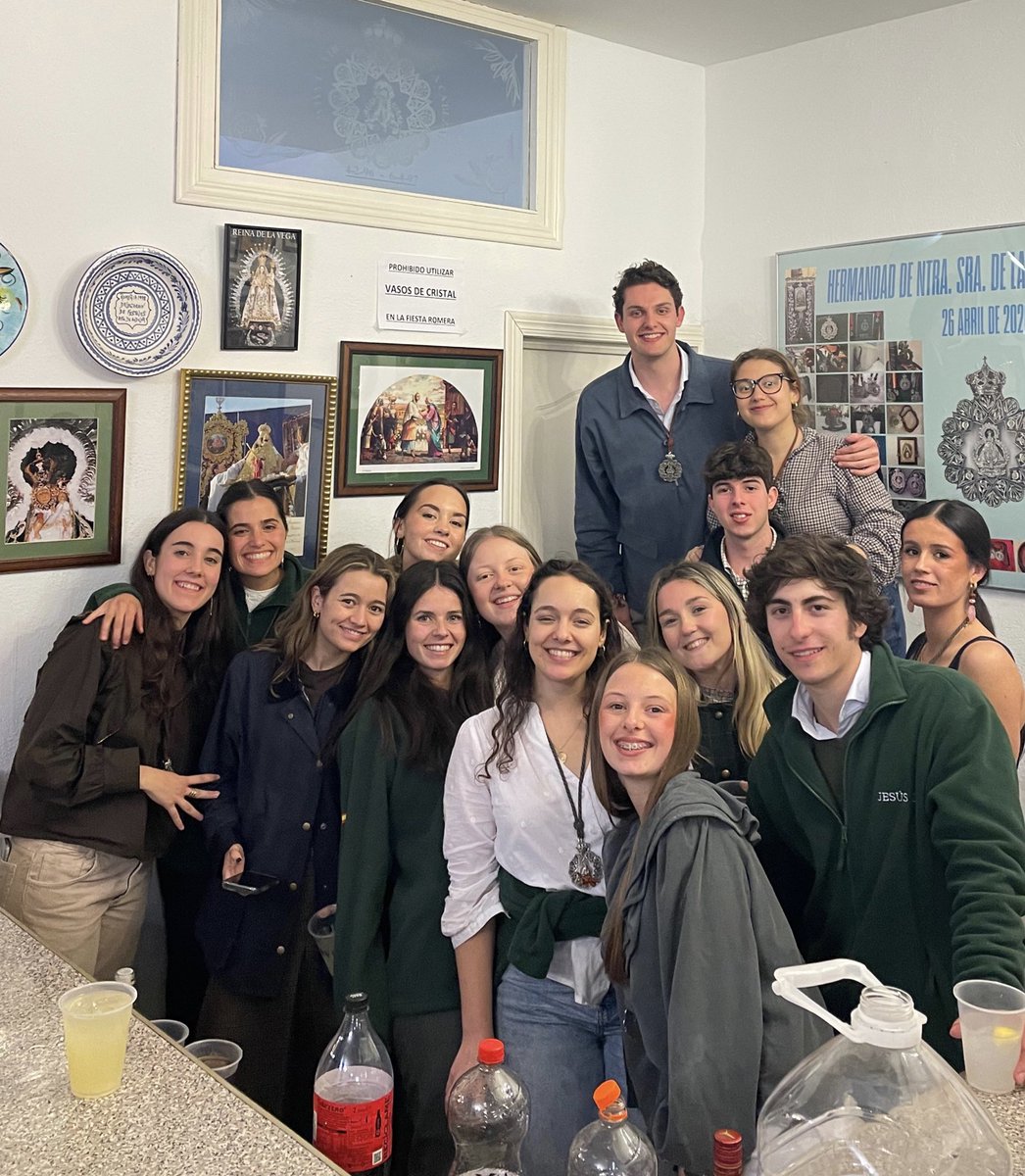 𝐅𝐢𝐞𝐬𝐭𝐚 𝐝𝐞 𝐉𝐮𝐯𝐞𝐧𝐭𝐮𝐝 |

Este fin de semana el Grupo Joven ha vuelto a organizar su Fiesta de Juventud en nuestra Casa de Cofradía

Gracias a su trabajo un numeroso grupo de jóvenes han podido vivir un fin de semana de convivencia y acercarse a la Virgen de la Cabeza