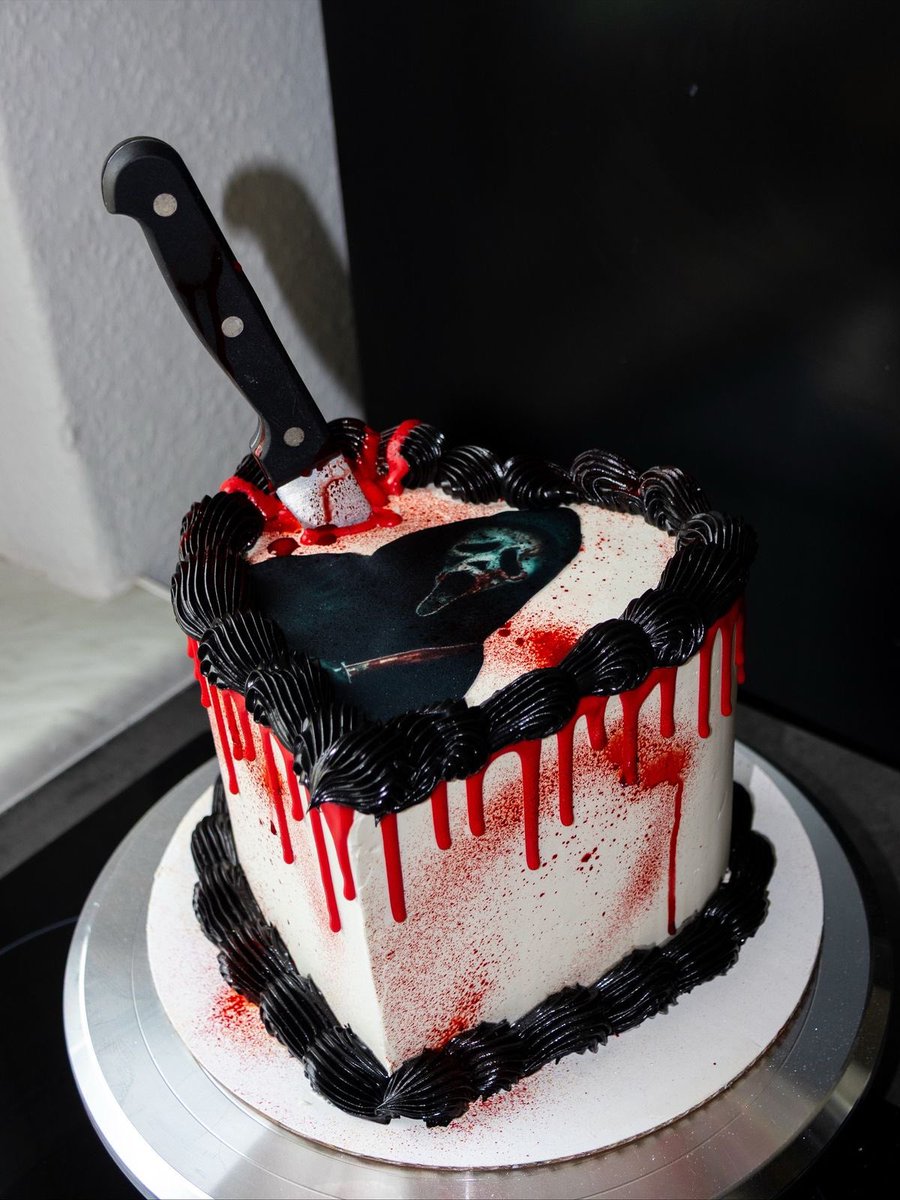 i want a horror themed birthday cake