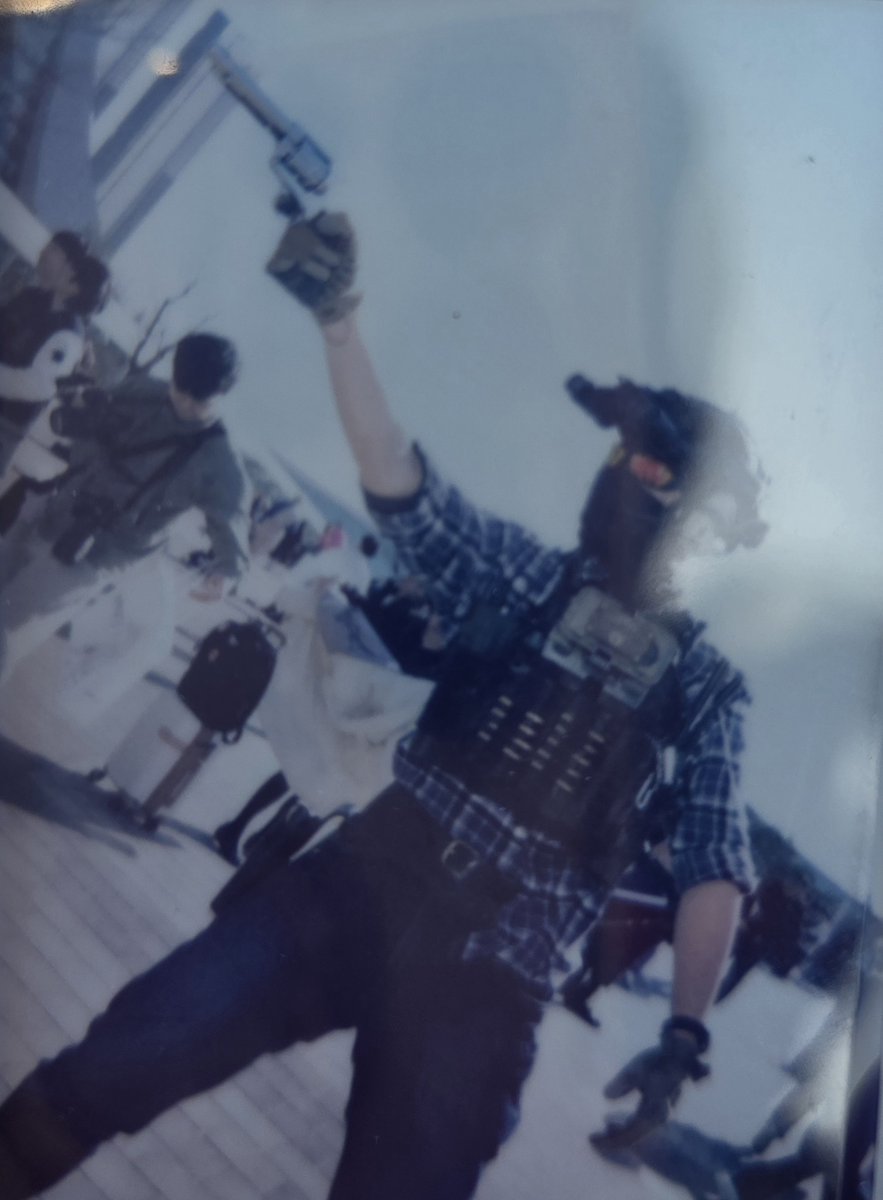 heehee1232265's tweet photo. 리볼버로 건슬링하시는거 너무 화려해서
동영상으로 찍었음.
촥 촥 촥!

character: ??
cos: 실버러시님 @silverush7
location: 2 일러스타페스 https://t.co/PW6ucDl6F5