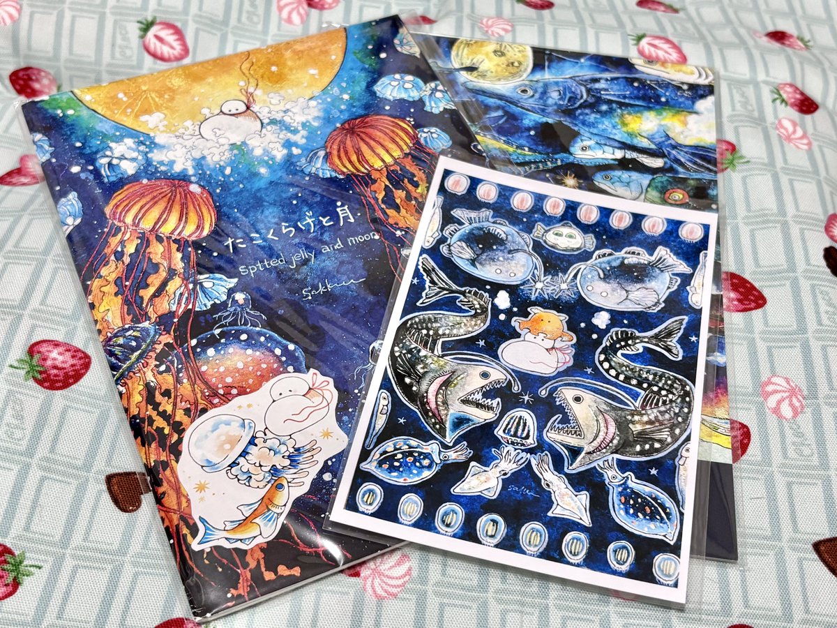 sakkuさん(<a href="/Maruchan_1118/">𝚜𝚊𝚔𝚔𝚞</a>)の絵本と作品集とポストカード！
暖かくて幻想的な世界に一目惚れしまして…🫶
私もまるちゃんと一緒に素敵な世界を冒険してるみたいで、ページを捲る度、とてもワクワクし続けてました✨