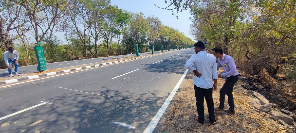 DC_Pandya's tweet photo. આજરોજ પડધરી ગામના ખેડૂત ખાતેદારના સીમજમીન સર્વે નંબરમાં પાણીની પાઈપલાઈન નાખવા સંબધિત માંગણીની અરજીની સ્થળતપાસ સહ કાર્યવાહી વિસ્તરણ અધિકારીશ્રી રૂબરૂ કરવામાં આવી. https://t.co/I48q9Sdl79