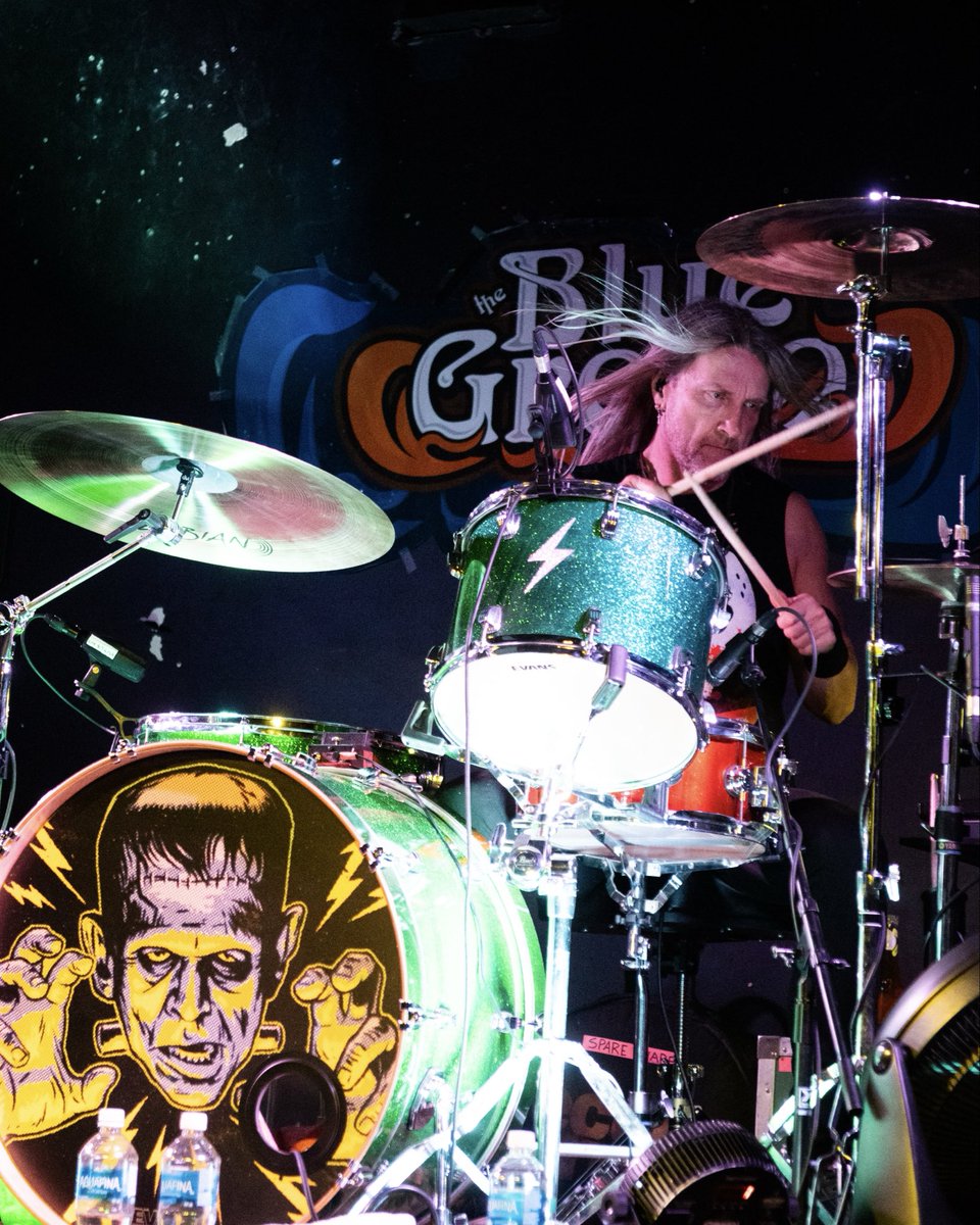 Econoline Crush tweet media