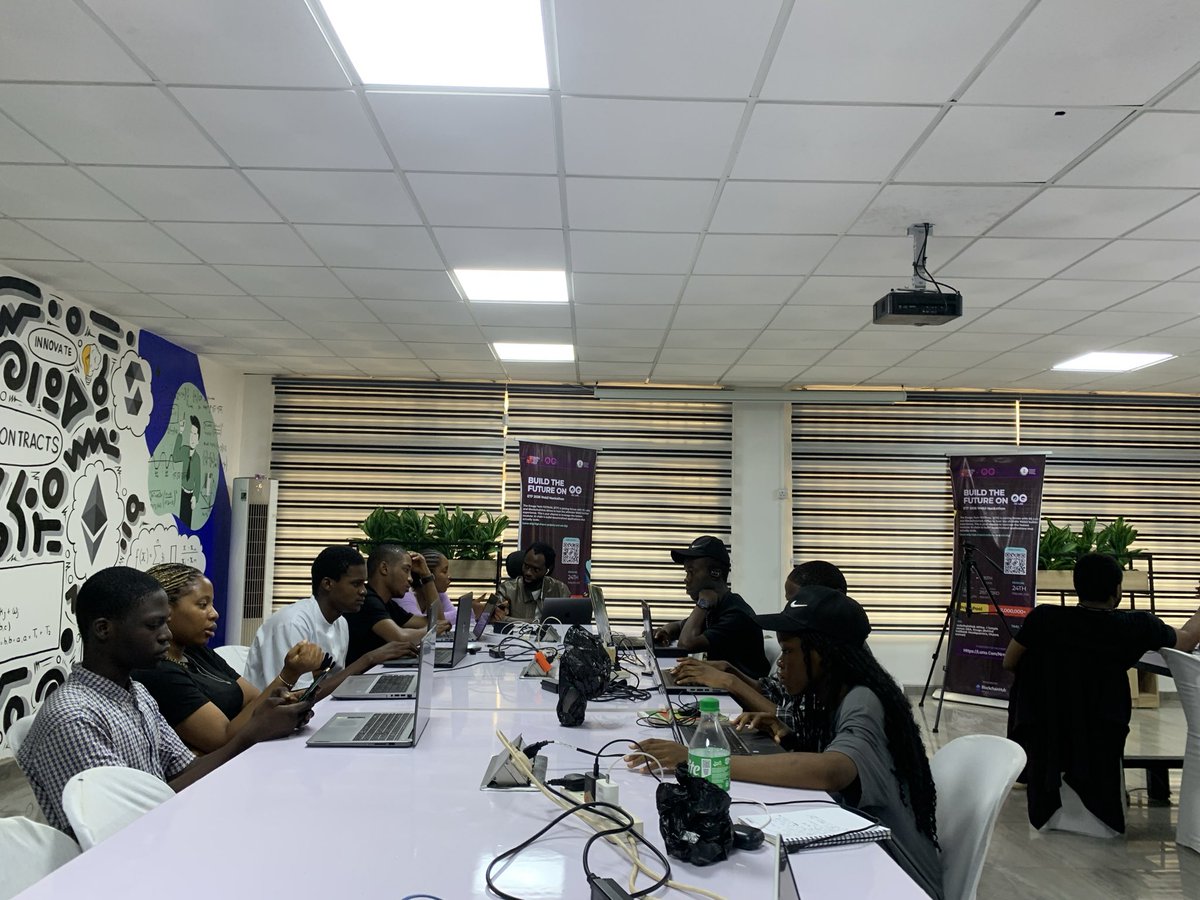 Max_Cyberguru's tweet image. Room packed with crazy smart builders 😁🩵. Grateful to be in a room filled with tech geniuses.

Can’t wait to see what the future holds 🔥💯
@0glabsafrica @Enugu_techfest @ezeransome @blockhubafrica 

#builders