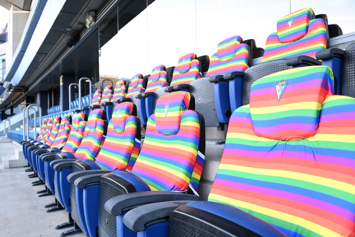 Cadiz_CF's tweet photo. 🌈 Con motivo de la celebración del Día Internacional contra la LGTBIfobia en el Deporte hemos colocado en nuestros asientos de presidencia los colores de la bandera del colectivo LGTBI

𝗖𝗼𝗺𝗽𝗿𝗼𝗺𝗶𝘀𝗼 con la 𝗶𝗴𝘂𝗮𝗹𝗱𝗮𝗱 𝗱𝗲 𝗱𝗲𝗿𝗲𝗰𝗵𝗼𝘀 ❤️

𝗔𝗺𝗼𝗿 por la 𝗱𝗶𝘃𝗲𝗿𝘀𝗶𝗱𝗮𝗱 🫶