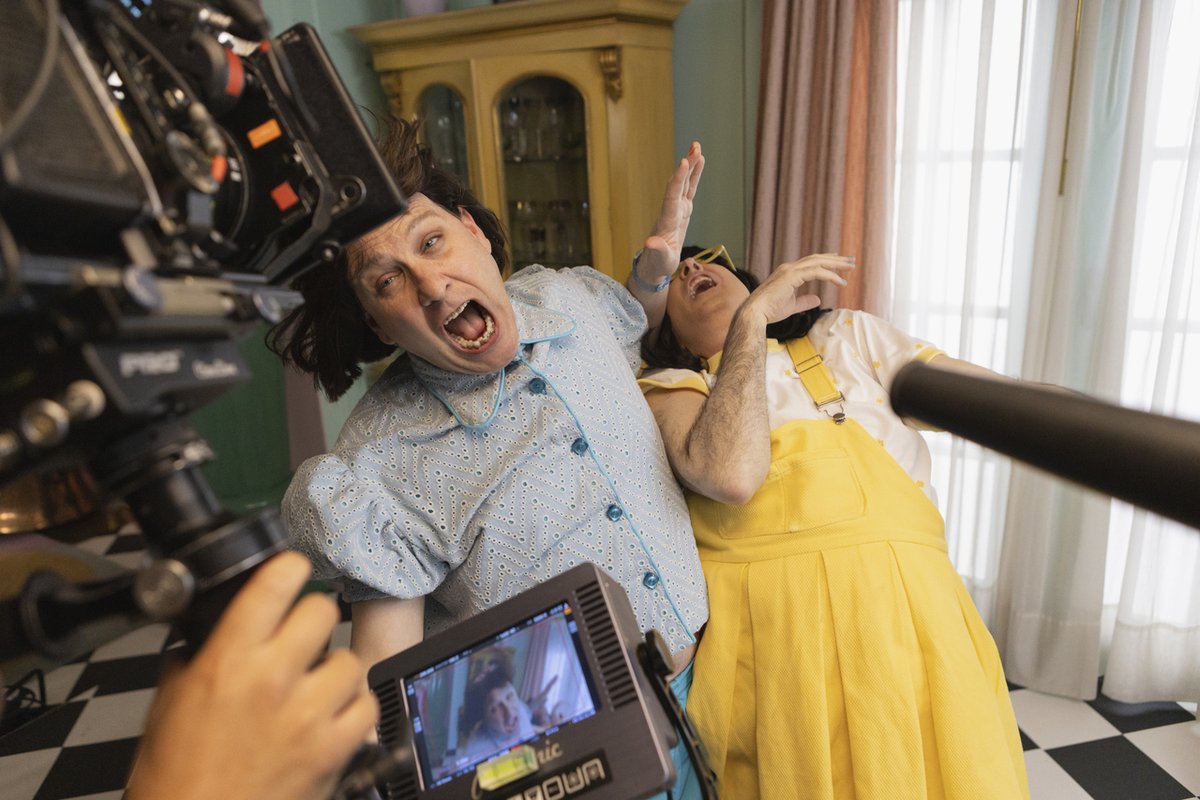 El verdadero caos no está en la serie… está detrás de cámara 🤡🎬   

#RafaelaYSuLocoMundo disponible en #atresplayer

▶ atres.red/bqs4k