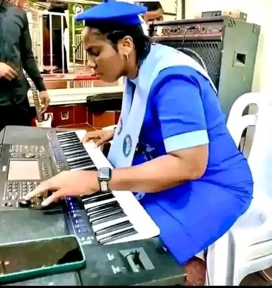 What is the sister looking for na? 😂😂