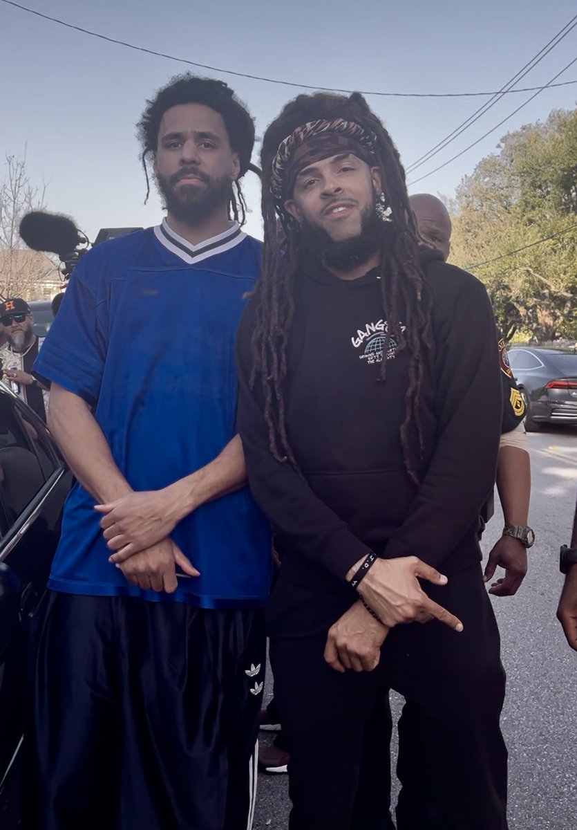 Dee1music's tweet photo. Twins? More like Kindred Spirits United.

A SHIFT IS HAPPENING 📈🙏

@JColeNC x Dee-1 https://t.co/ui5Gdd0qsS