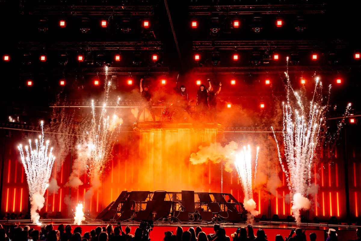 smashintopieces's tweet photo. Vi svävar på moln efter helgen som har varit! Vi är så otroligt tacksamma för allt stöd vi har från er. Vi ses i finalen! 🔥 https://t.co/SahY32bSLQ