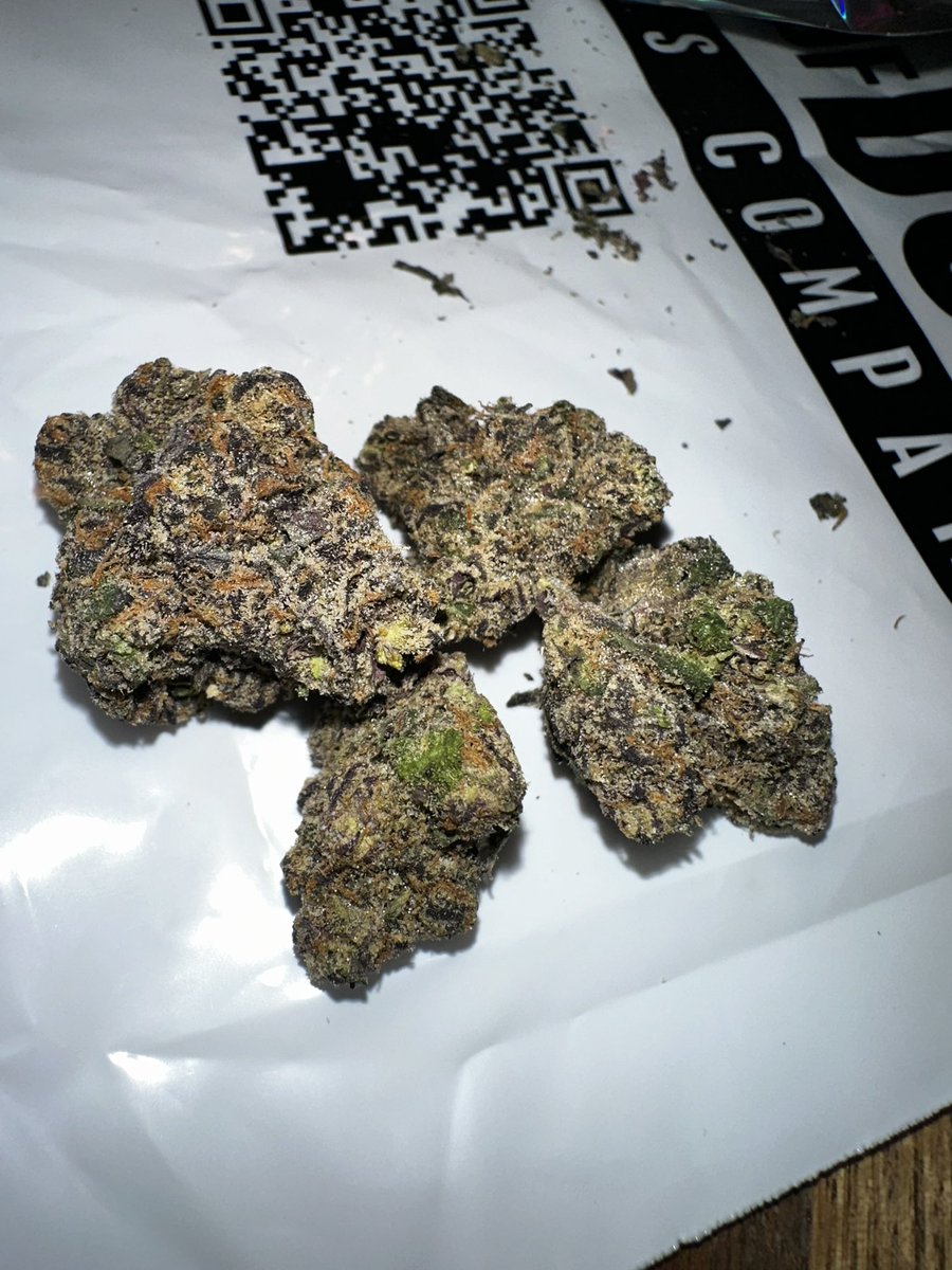 MoodY Exotics tweet media