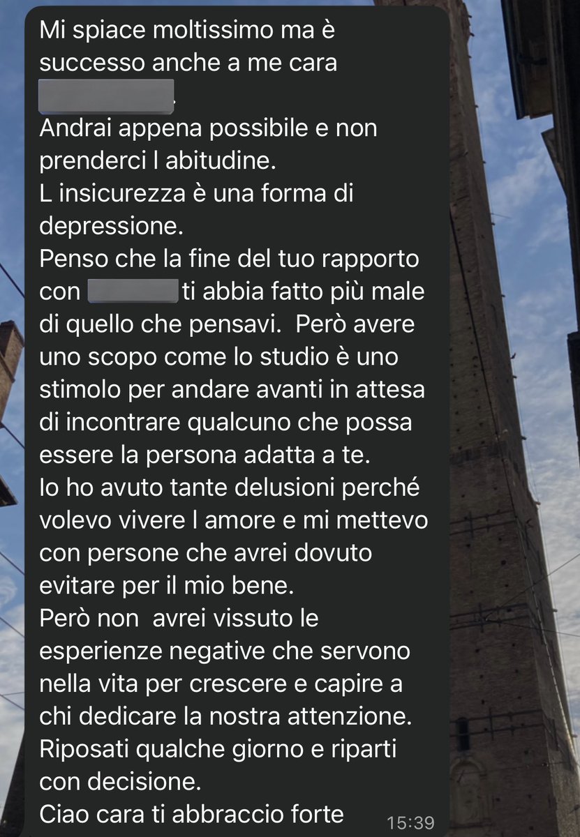 c’è un’amica di famiglia che ha 80 anni che mi manda il buongiorno ogni mattina e mi chiede come va la mia vita (le avevo parlato del mio ex e del mio esame)
oggi le dico che non sono andata
lei:

(piango)