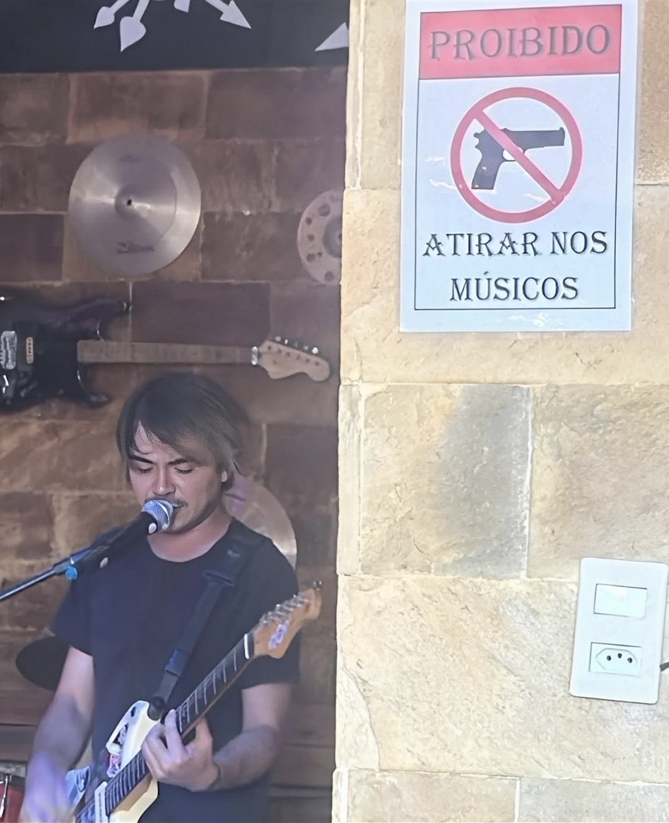 Anúncios estranhos tweet media