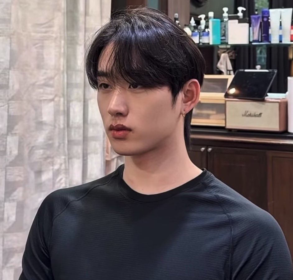 sthibtw_'s tweet image. ⠀ ⠀                               มองอะไรนักหนา เป็นบ้าหรอ

ใช่ มอธสวยจนเราจะบ้าแล้วจริงๆ