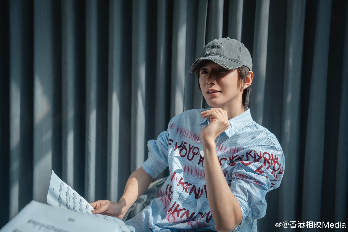 nine_mmj's tweet photo. Countdown to the meeting D5
The photos of the rehearsal tidbits are falling.

#ToMyShore
#Yunqi 
#HaoYiran https://t.co/ZwWB6wN6IY
