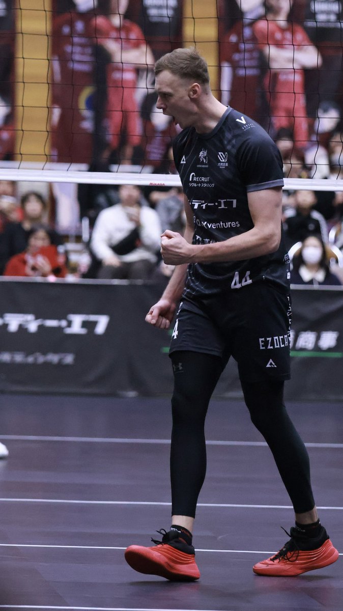 ティモさん、身長205cmあるMBで安定したプレースタイルが大好きなんすよね🙂‍↕️

普段穏やかなんだけど、たまに内に秘めた闘志みせてくるのかっこよすぎる

#ヴォレアス北海道
#ティモタンメマー 選手