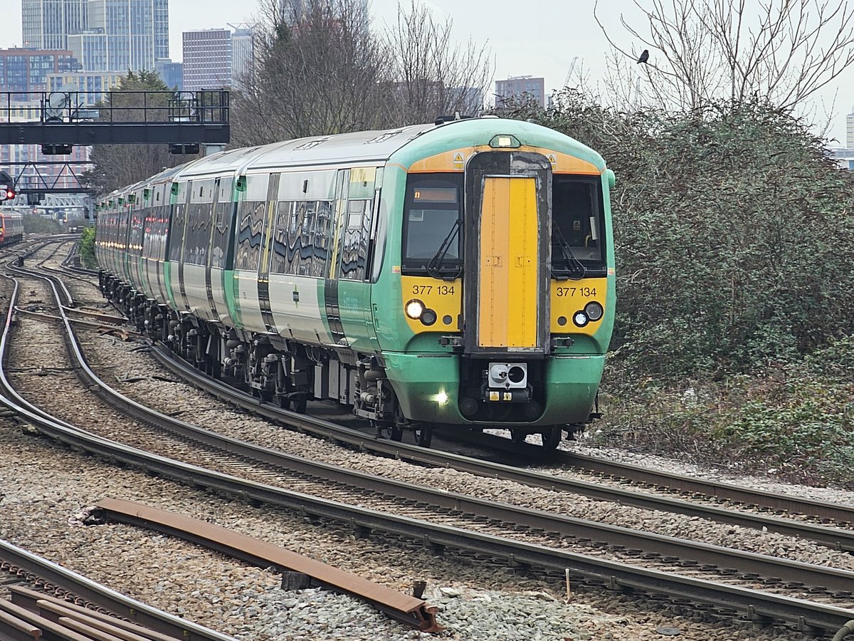 Harrod15S's tweet image. A few different units 377 - 465 - 378 - 375 from last weeks first real spotting trip to London, it was a very successful trip as bagged 314 ✅️ new units over the day which was some going
#trains #class377 #class465 #class378 #class375 #London