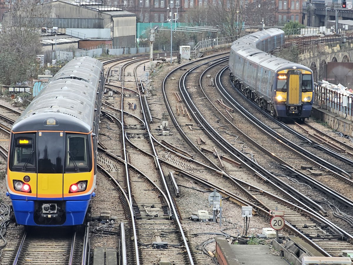 Harrod15S's tweet image. A few different units 377 - 465 - 378 - 375 from last weeks first real spotting trip to London, it was a very successful trip as bagged 314 ✅️ new units over the day which was some going
#trains #class377 #class465 #class378 #class375 #London