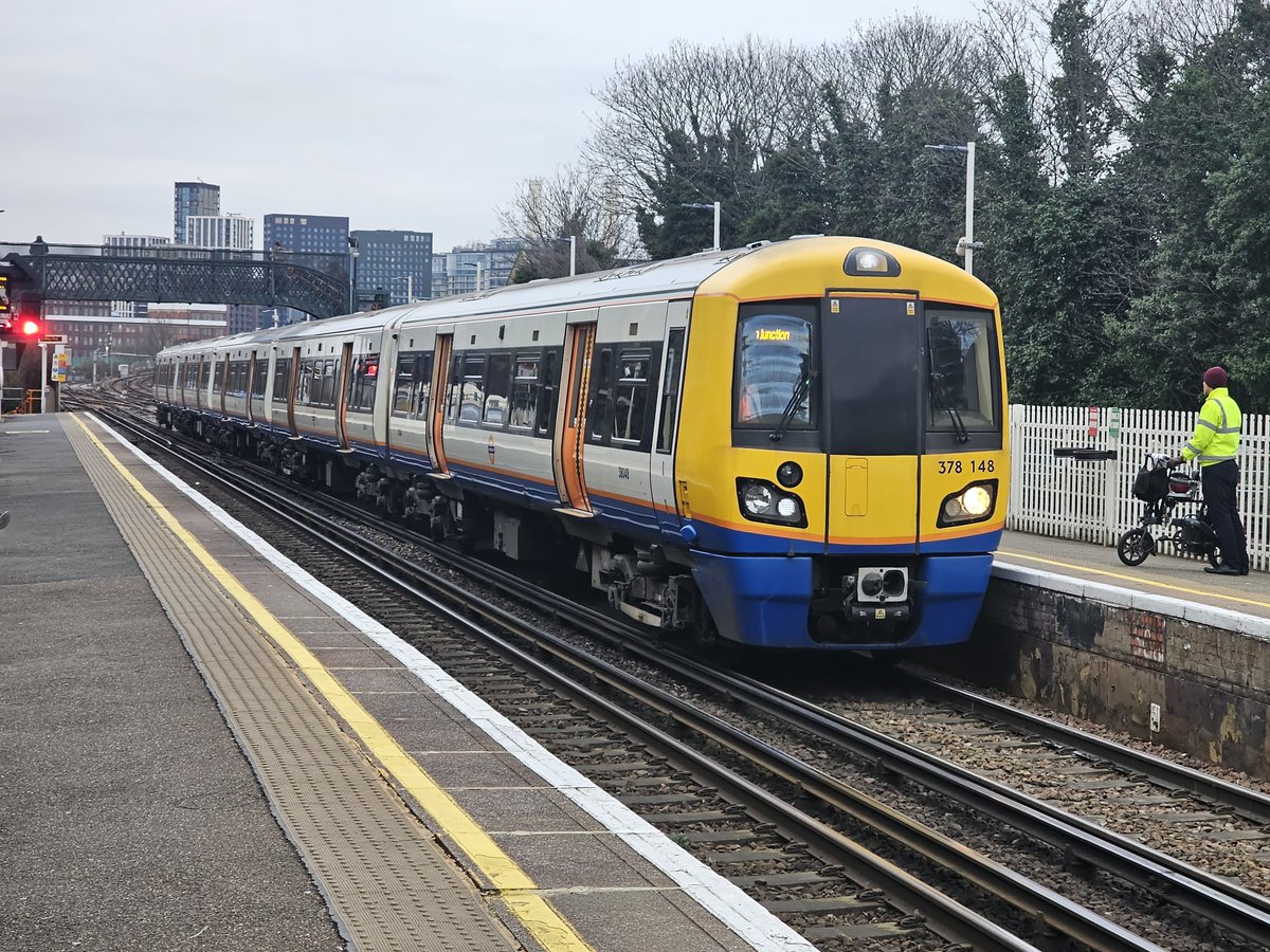 Harrod15S's tweet image. A few different units 377 - 465 - 378 - 375 from last weeks first real spotting trip to London, it was a very successful trip as bagged 314 ✅️ new units over the day which was some going
#trains #class377 #class465 #class378 #class375 #London