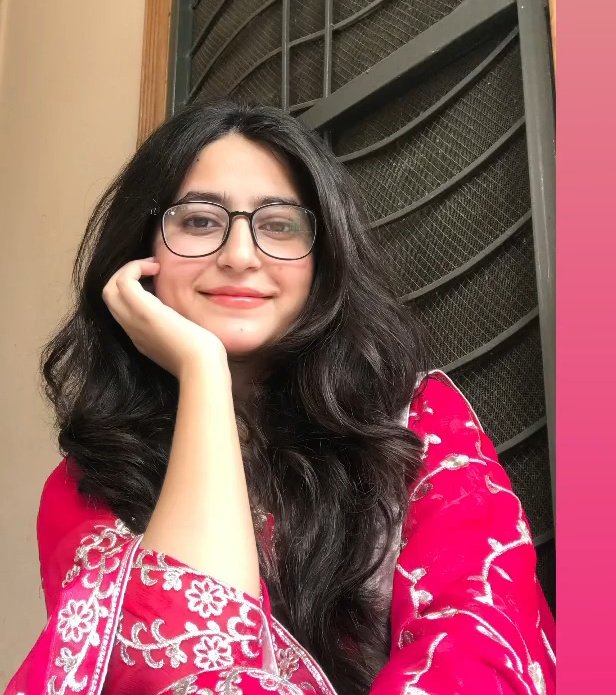 اب کہاں ھیں نِگہِ یار پہ مَرنے والے
صُورتِ شَمع ٫ سَرِ شام سَنورنے والے

کل تیری یاد اُنہیں  آنکھ سے باھِر لے آئی
وہ جو آنسُو تھے رَگ و پے میں اُترنے والے

عَزم ٫ یہ ضَبط کے آداب کہاں سے سِیکھے؟
تم تو ھر رَنگ میں لگتے تھے ٫ بِکھرنے والے

Good Night guy's . Sleep peacefully 💤😊