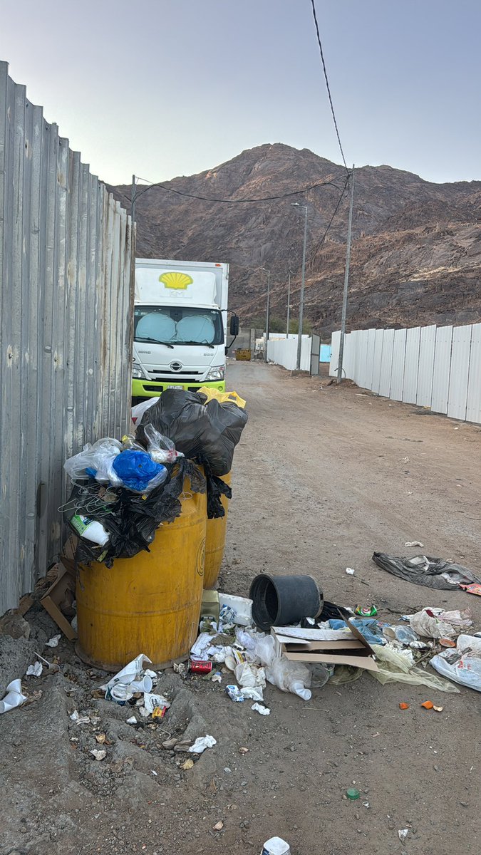 mmrr_200's tweet photo. @NajranMunicipal @saudimomrah السلام عليكم 

حي بني سلمان

لازم كل اسبوع ارسل عشان تجينا حاويه البلديه . 

لان موقع بلدي غير فعال ولا نعرف نوصل له https://t.co/61Q8nypZoX