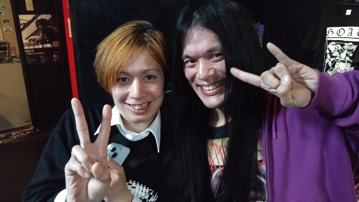 hnwtp's tweet photo. 17年くらい前にやっていたヴィジュアル系バンドLUKEのメンバー、紫苑くんと当時ぶりに会えた、びっくりした🖖🔥 https://t.co/aDXFAsHxzI