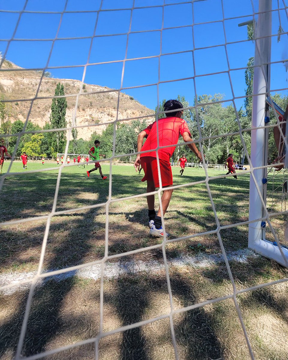 CeiElJarama's tweet photo. ⚽🌿 Campus de Fútbol CEI El Jarama – Verano 2026 🌞
Niños/as 6-14 años entrenan 4h/día, con entrenadores titulados, en grupos reducidos y disfrutan naturaleza, piscina, equitación, multiaventura y veladas mágicas. Plazas limitadas 👉 https://t.co/Paqn7IyJEa https://t.co/HDfbXZ7J8z
