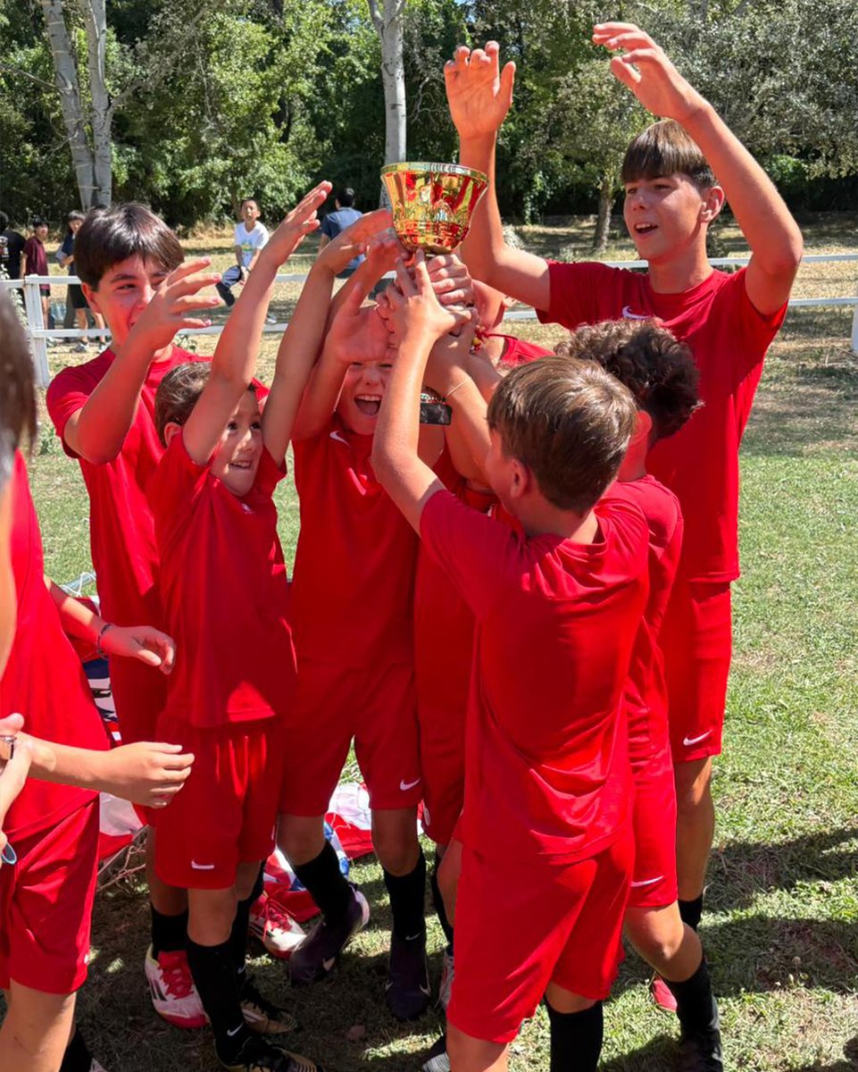 CeiElJarama's tweet photo. ⚽🌿 Campus de Fútbol CEI El Jarama – Verano 2026 🌞
Niños/as 6-14 años entrenan 4h/día, con entrenadores titulados, en grupos reducidos y disfrutan naturaleza, piscina, equitación, multiaventura y veladas mágicas. Plazas limitadas 👉 https://t.co/Paqn7IyJEa https://t.co/HDfbXZ7J8z