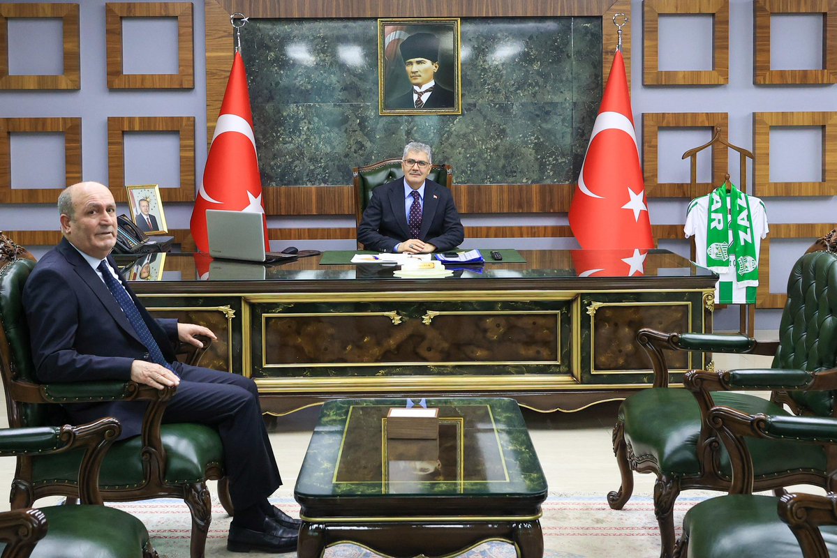 Valimiz Sayın Cahit Çelik, ‘hayırlı olsun’ ziyaretleri kapsamında;

✅ Bingöl Yem-Süt-Besicilik A.Ş. Yönetim Kurulu Üyesi Hadi Tanrıverdi,
✅ Gözeler Köyü Muhtarı Aydın Özülkü, Köy İmamı Fevzi Batur ve İşadamı Abdullah Nazlı, 
✅ İYİ Parti Bingöl İl Başkanı Hasan Kızılboğa ve