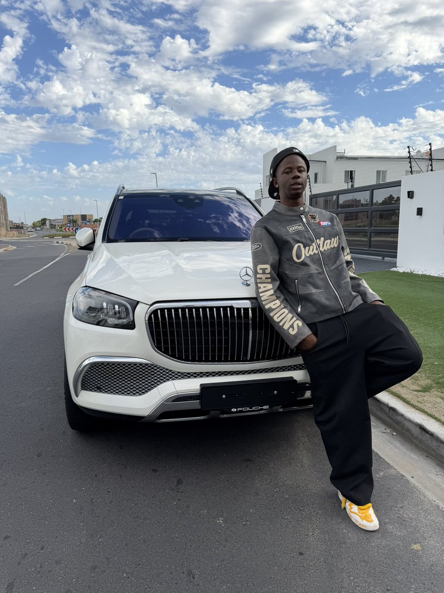 kellylivinlarge's tweet photo. Hate to see my mama fall and cry so I left the streets ✍🏿 https://t.co/3GwhzJnFFx