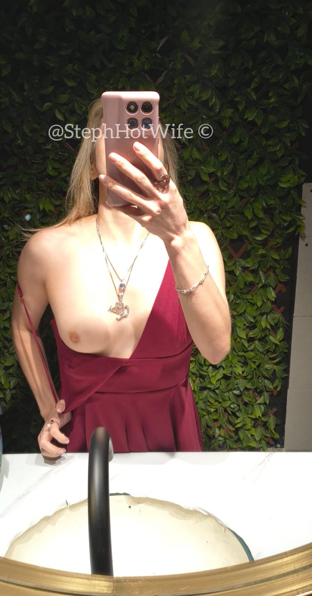 StephHotWife's tweet photo. Ya en el restaurante, me dieron ganas de enseñarles las bubis 😈

¡Y yo no me quedo con las ganas! 💋

#Bubis #Tetas  #Exhibit  #HotWife  #CuckOld https://t.co/K8YTFjJ60r