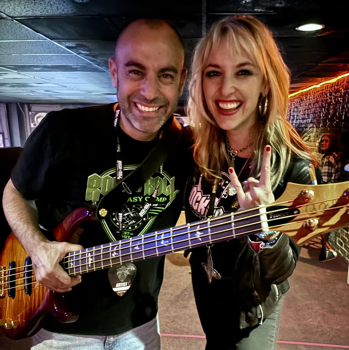 RockFantasyCamp's tweet image. Campers bands rocked the @TheWhiskyAGoGo ! What a night! 
@BrittLightning 

RockCamp.com | 888 762 2263

#WhiskyAGoGo
#GuitaristLife
#bandcamp
#RockAndRollLife
#WomenOnStage