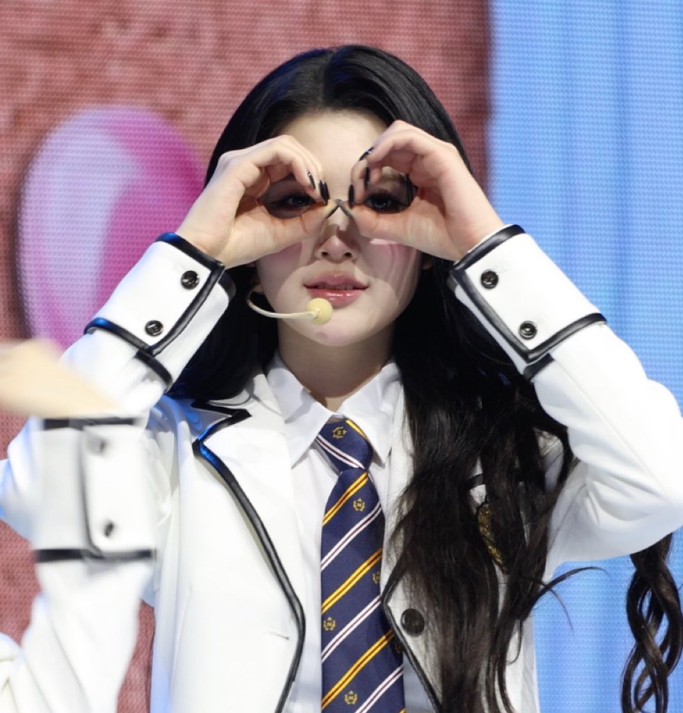 ꒰აG໒꒱ tweet media